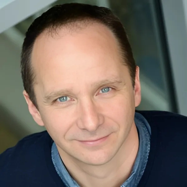 https://dev.stata-france.com/media/iopt/blog/Tim_Collier.webp